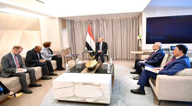 
                     رئيس مجلس القيادة الرئاسي يستقبل القائمة باعمال سفارة الولايات المتحدة
