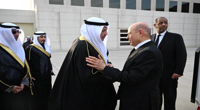 
                     رئيس مجلس القيادة يصل الكويت لتقديم واجب العزاء على رأس وفد رفيع المستوى 
