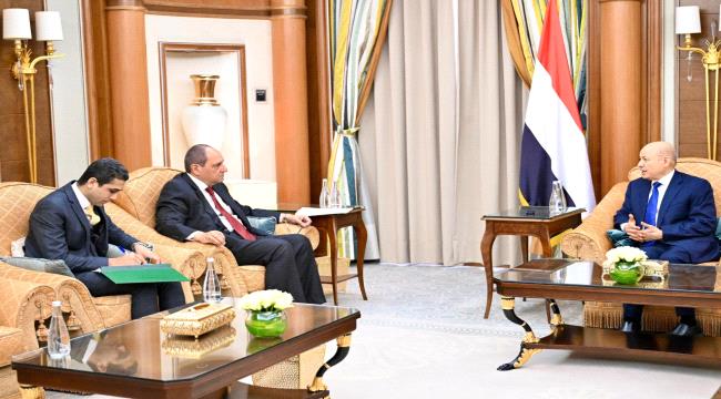
                     تفاصيل لقاء يجمع رئيس مجلس القيادة الرئاسي بالسفير المصري احمد فاروق