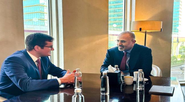 
                     الزبيدي يؤكد جدية مجلس الرئاسة في الدفع بجهود إنهاء الحرب وإحلال السلام 
