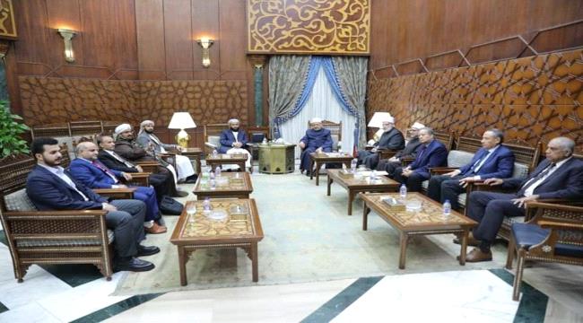 
                     وزير الأوقاف يبحث مع شيخ الأزهر سبل تعزيز التعاون المشترك