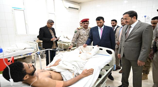 
                     عضوا مجلس القيادة د. عبدالله العليمي و عثمان مجلي ووزير الدفاع يزورون الجرحى والمرضى بعدد من مستشفيات عدن