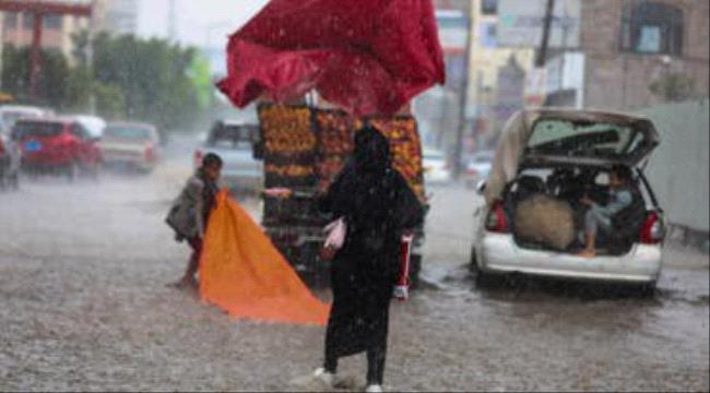 
                     فيضانات اليمن.. خوف من انهيار السدود ومخيمات النازحين تغرق
