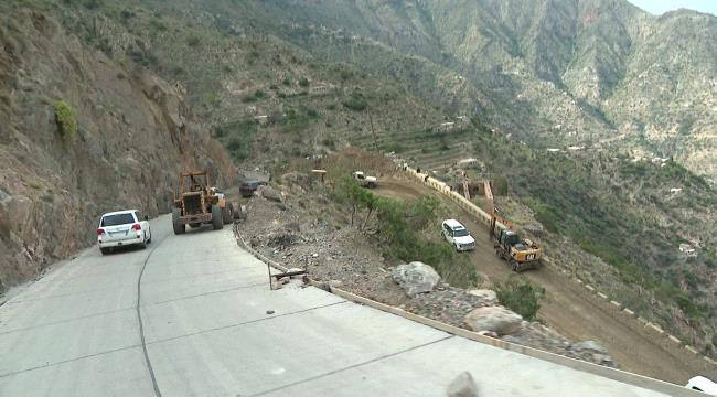 
                     رئيس مجلس القيادة وعضوا المجلس عبدالله العليمي وعثمان مجلي يتفقدون مشروع طريق هيجة العبد الاستراتيجي