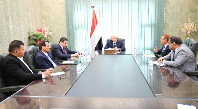 
                     الرئيس العليمي يلتقي قيادة السلطة القضائية بحضور رئيس الوزراء