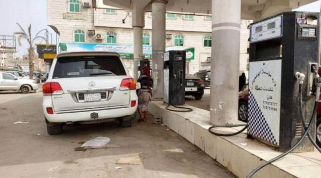 
                     الغلاء يدفع يمنيين لاعتماد الغاز الطبيعي بدلاً من البنزين لتسيير سياراتهم 