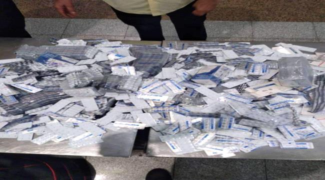 
                     أمن مطار عدن الدولي يحبط عملية تهريب أدوية بحوزة مسافرين قادمين من الهند