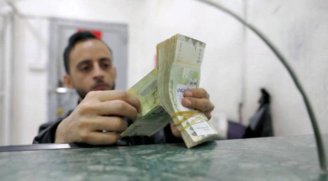 
                     شركات الصرافة والبنوك في صنعاء ترفض بيع العملات الأجنبية للمواطنين 