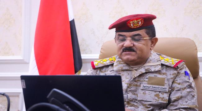 
                     وزير الدفاع يناقش مع قيادة محور تعز فتح الطرقات
