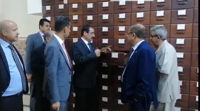 
                     وزير الداخلية يتفقد سير العمل في فرعي مصلحتي الجوزات والأحوال المدنية بالقنصلية بجدة
