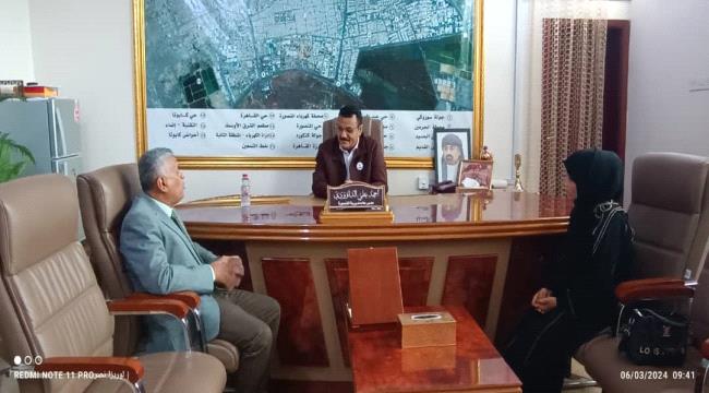 
                     كلية الإعلام بجامعة عدن تكرم مدير عام مدير المنصورة