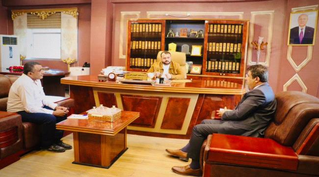 
                     وزير الأشغال يناقش مع رئيس الهيئة اليمنية للمواصفات تفعيل التعاون الفني المشترك