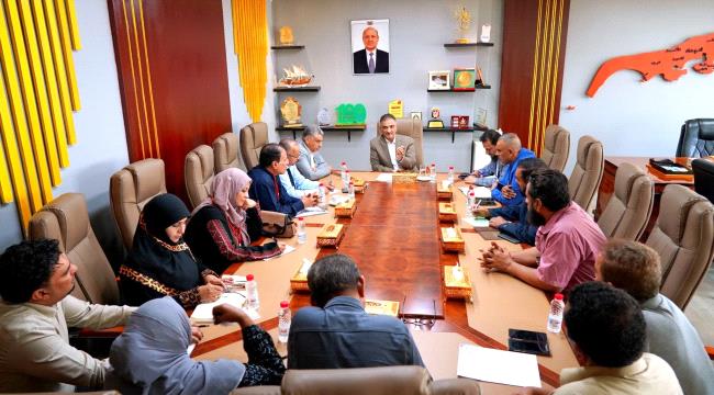 السلطة المحلية في العاصمة عدن تقر رفع حافز المعلمين إلى 50 ألف ريال ...