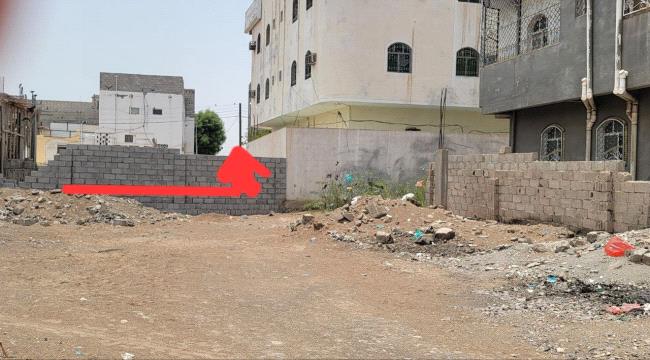 مواطنون في تبن يطالبون الأشغال بلحج بوقف التعدي على طريق عام وتحقيق عا ...