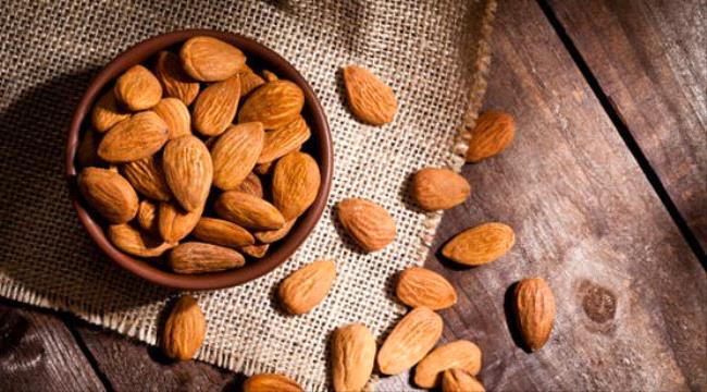 حفنة من اللوز يومياً لتحسين صحة الأمعاء.. فما مقدارها؟ ...
