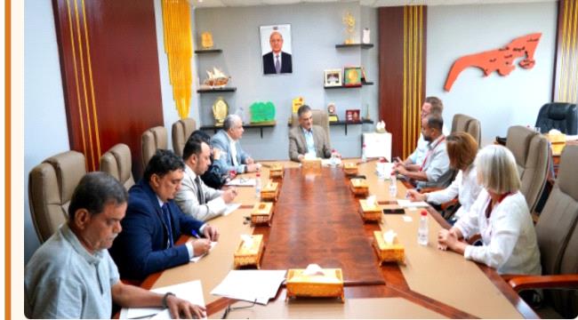 معاوية يعقد اجتماعًا مع اللجان المجتمعية ومكتب الصناعة والتجارة لمتابع ...