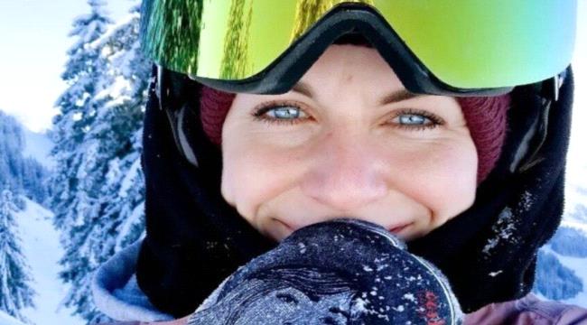 رحلة تنتهي بمأساة.. رجل يترك صديقته على قمة جبل لتتجمد حتى الموت! (صور)