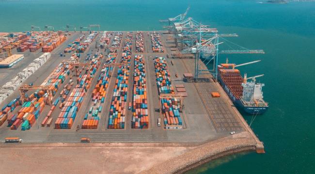 عاجل / ميناء عدن ينفي توقف الحركة الملاحية ويؤكد استمرار العمليات بكفاءة عالية