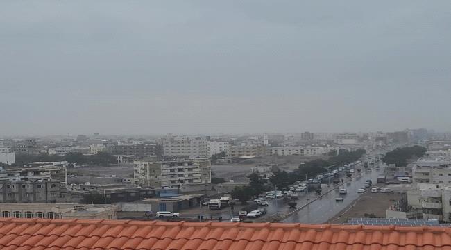 عاجل | أمطار متوسطة تهطل على العاصمة عدن