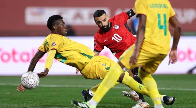 صلاح ومرموش يقودان منتخب مصر لإحباط مفاجأة زيمبابوي