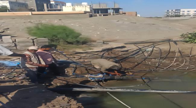 تنفيذ حملة لإزالة الربط العشوائي في خط المياه الرئيسي بمنطقة الصولبان  ...