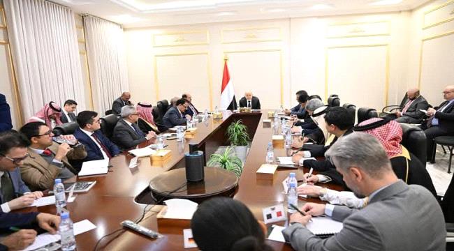 العليمي يطالب بموقف دولي موحّد لدعم قرارات الدولة ورفض الإجراءات الأحا ...