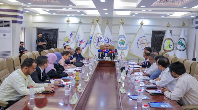 اجتماع بعدن يناقش الآثار المترتبة على غرق السفينتين 