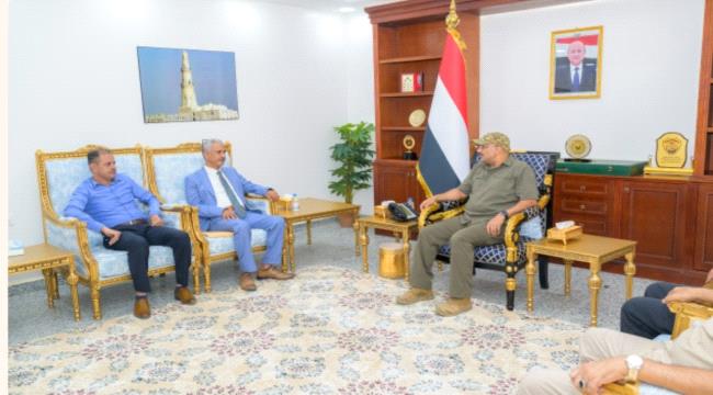 طارق صالح يؤكد على الدور المحوري الذي تضطلع به جامعة تعز  ...