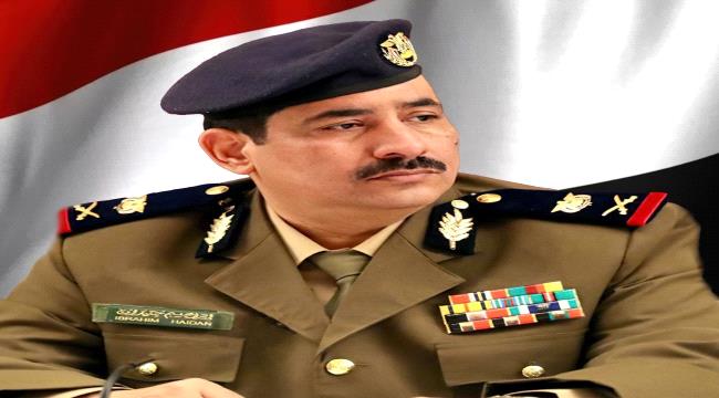 وزير الداخلية يعزّي بوفاة اللواء صالح الشعملي ...
