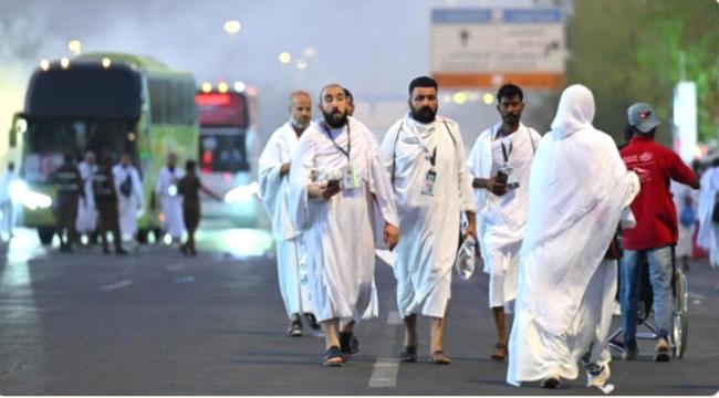 ضيوف الرحمن يتوافدون إلى صعيد عرفات لأداء ركن الحج الأعظم ...