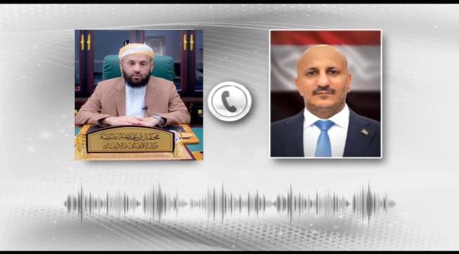 عضو مجلس القيادة الرئاسي طارق صالح يطمئن على أوضاع حجاح بلادنا ...