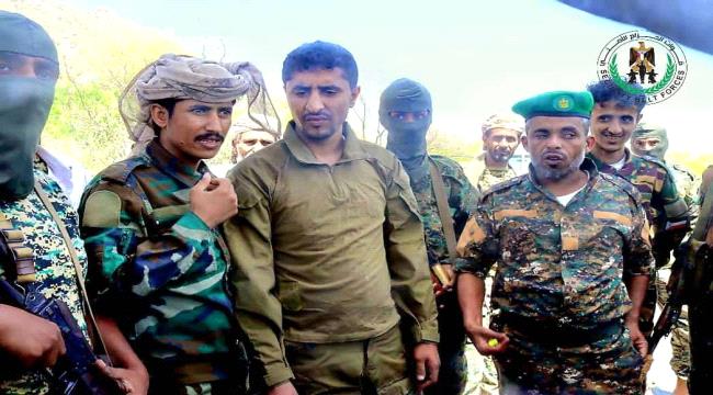 قائد حزام المنطقة الوسطى يزور جبهة ثره ويشيد بصمود المقاومة الجنوبية ...