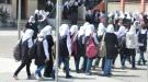 مشاجرة على صداقة شاب.. طالبة تشوه وجه زميلتها بشفرة إزا.