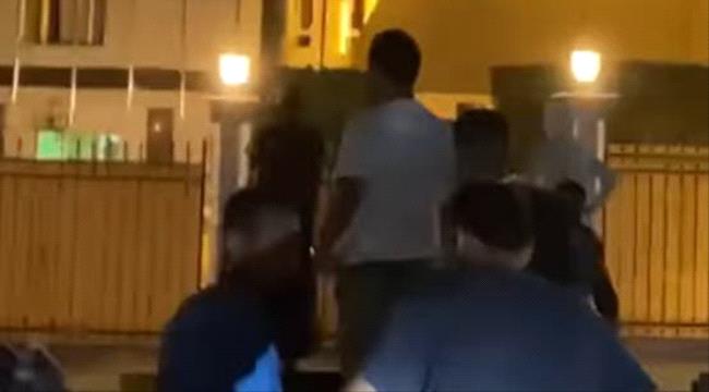 احتجاجات أمام مبنى رئاسة الوزراء في العاصمة الليبية ...