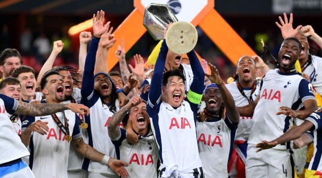 نهام يتوج بلقب الدوري الأوروبي ومانشستر يونايتد يغرق في موسم صفري ...