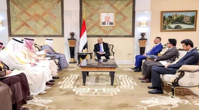 كاتب صحفي يوجه نداءً حادا لسالم بن بريك: عدن تنهار والحكومة غائبة ...