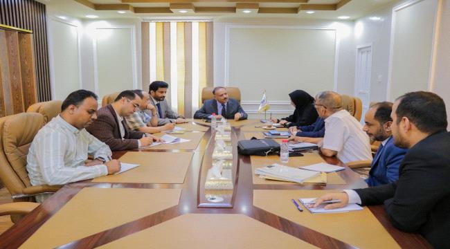 وزير النقل يترأس اجتماعاً لمتابعة تسريع تنفيذ مشروع ميناء سقطرى بتمويل ...
