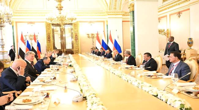 الرئيس بوتين يقيم مأدبة غداء على شرف رئيس مجلس القيادة الرئاسي ...