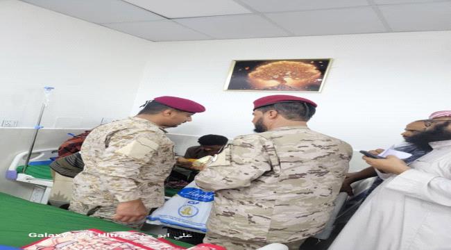 قائد اللواء الثاني “مشاه حزم” يزور جرحى هجوم الحوثي على قرى المسمير وي ...