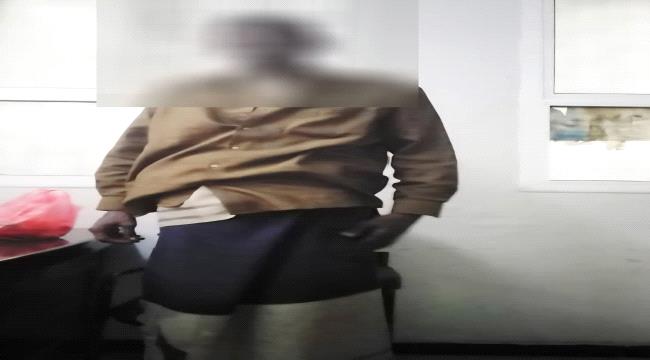 القبض على متهم بتخريب شبكة الصرف الصحي في حي العروسة بمديرية التواهي ...