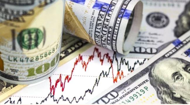 الدولار يتراجع بعد بيانات أظهرت ضعفاً في سوق العمل في الولايات المتحدة ...