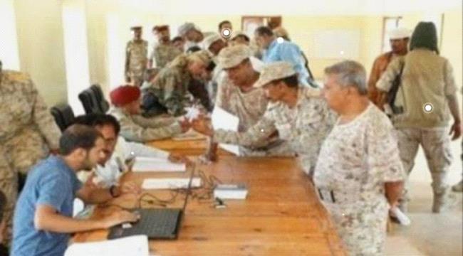 بدء صرف راتب يوليو خلال ساعات وسط مطالبات بصرف المتأخرات ...