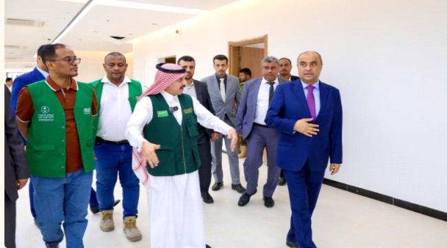 بن بريك يطلع على الترتيبات النهائية لافتتاح مشروع مبنى رئاسة الوزراء ...