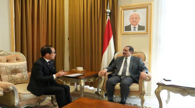 وزير الداخلية يلتقي السفير الياباني لدى اليمن ...