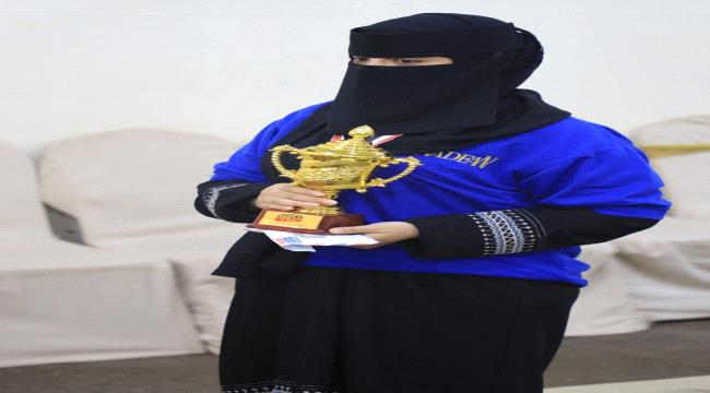 د. نادية عبدالله تبارك لأرزاق بازرعة فوزها بالمركز الأول في بطولة السي ...