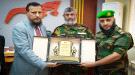 شيخ عدن يكرّم القيادة السابقة لوحدة حماية الأراضي ويشيد.