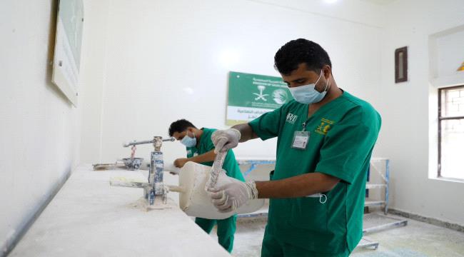  مركز الأطراف الصناعية في تعز يقدم خدماته الطبية لـ (808) مستفيدين خلا ...