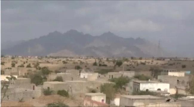 مجدداً.. الحوثيون يقصفون قرى سكنية في حيس