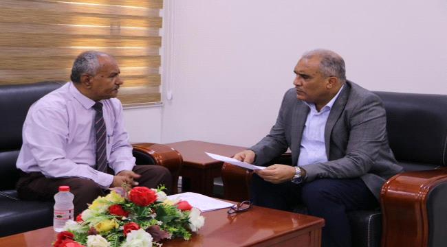 العبادي يناقش مع تربية تعز سير العملية التعليمية وأوضاع المعلمين ونتائج الثانوية