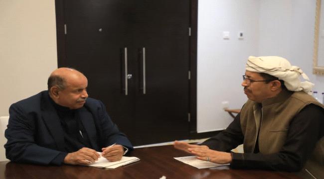 الخنبشي يبحث مستجدات الوضع الأمني مع وكيل وزارة الداخلية